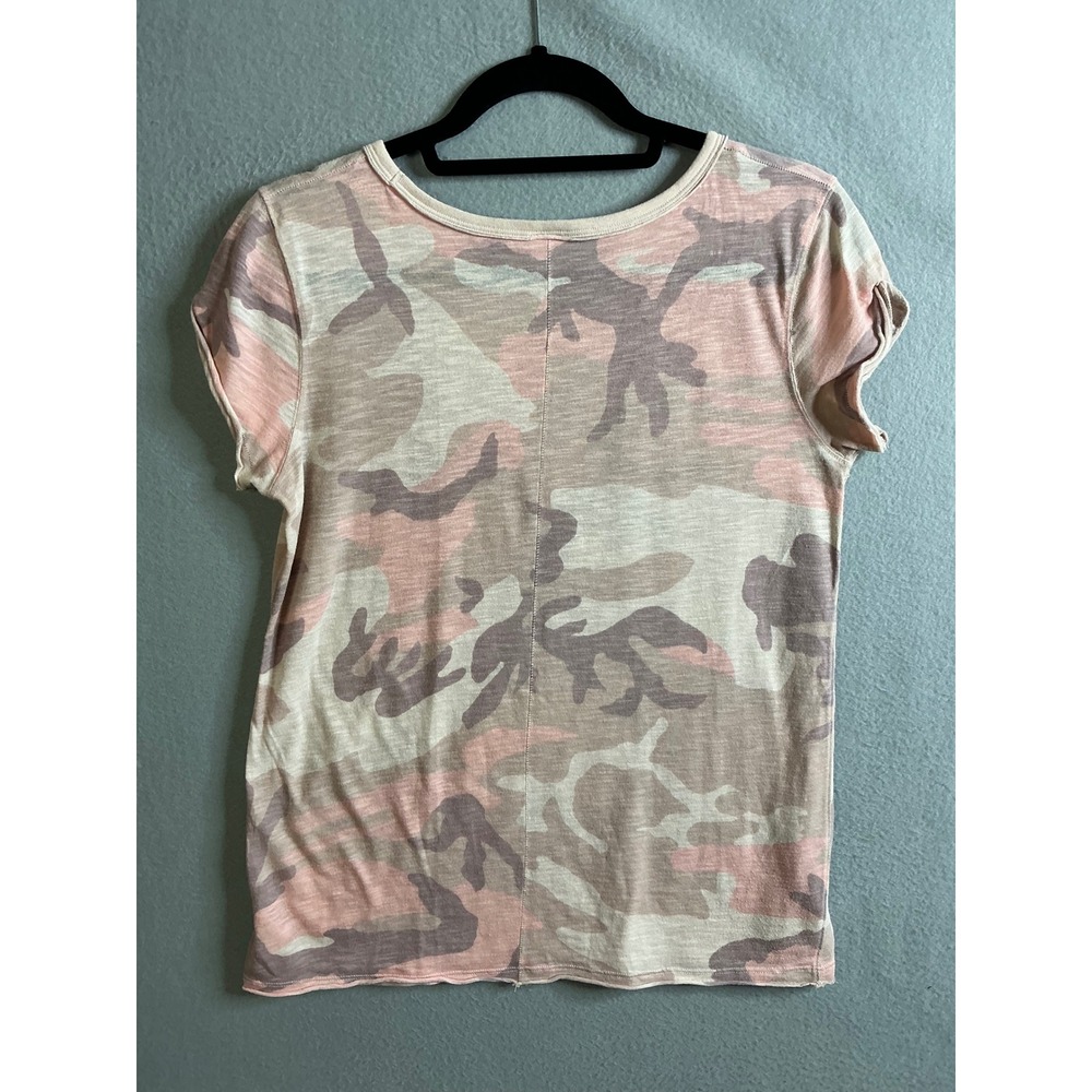 We The Free Top Women's Medium Camo Print T-Shirt Casual Short Sleeve Top - Picture 3 of 6